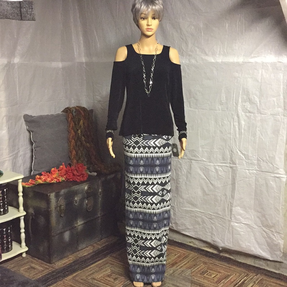 Elements S/P form fitting skirt